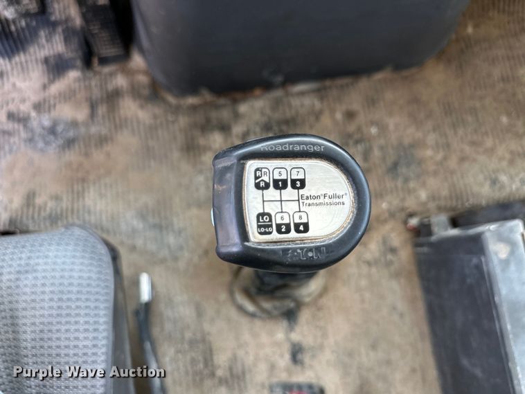 image for item OM9539 1995 Ford L9000 dump truck