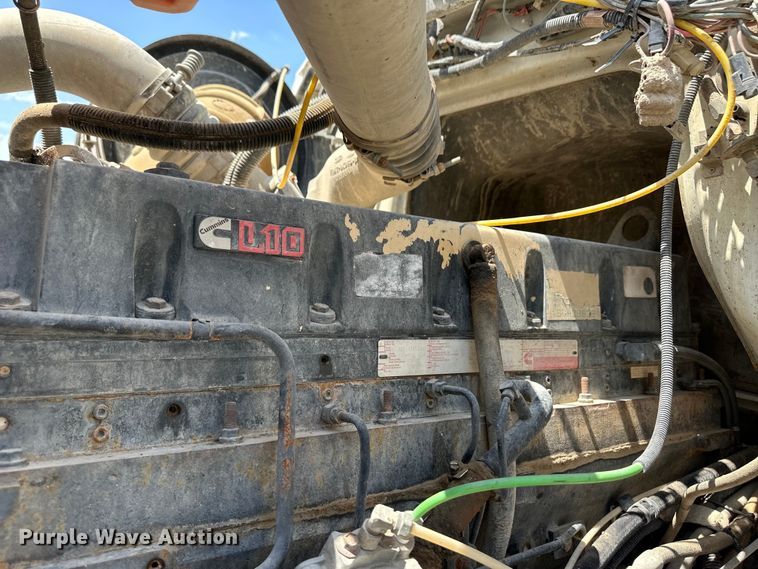 image for item OM9539 1995 Ford L9000 dump truck