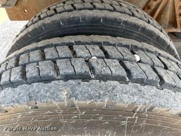 image for item OM9539 1995 Ford L9000 dump truck