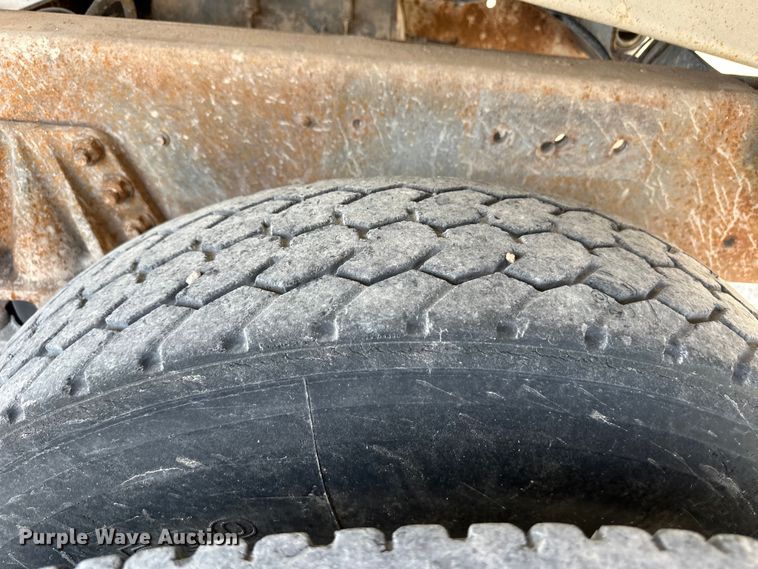 image for item OM9539 1995 Ford L9000 dump truck