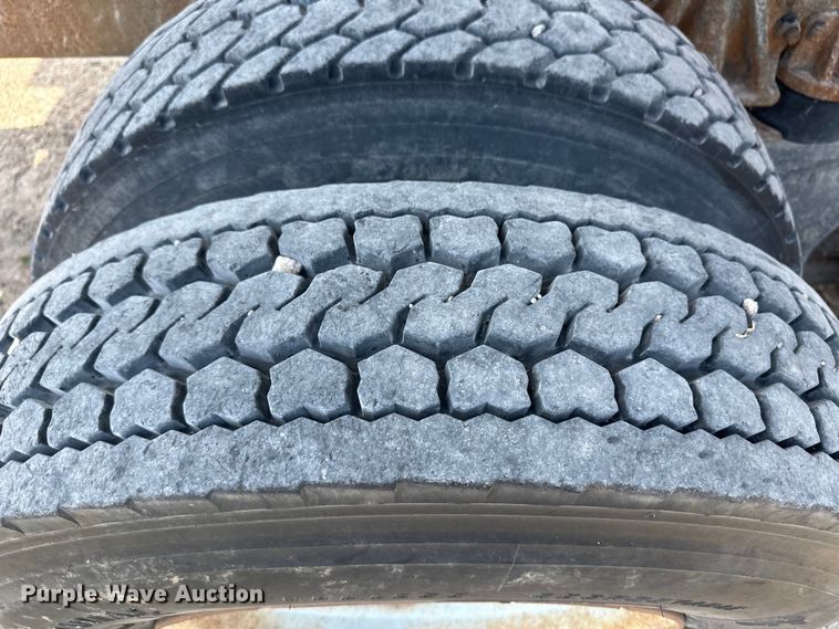 image for item OM9539 1995 Ford L9000 dump truck