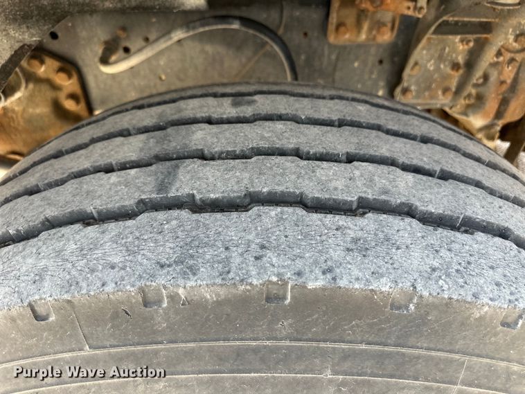 image for item OM9539 1995 Ford L9000 dump truck