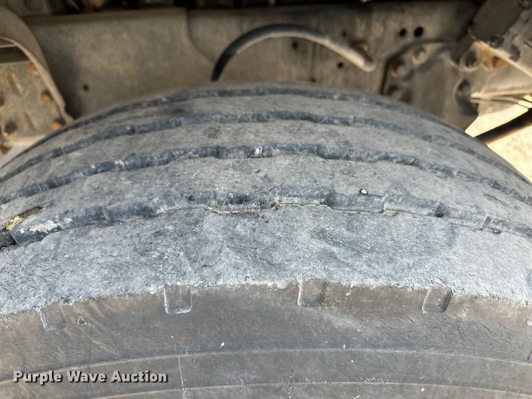 image for item OM9539 1995 Ford L9000 dump truck