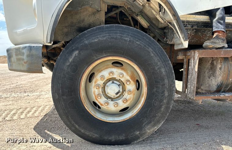 image for item OM9539 1995 Ford L9000 dump truck