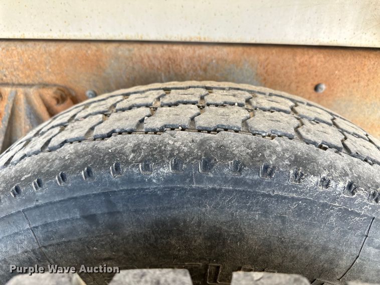 image for item OM9539 1995 Ford L9000 dump truck