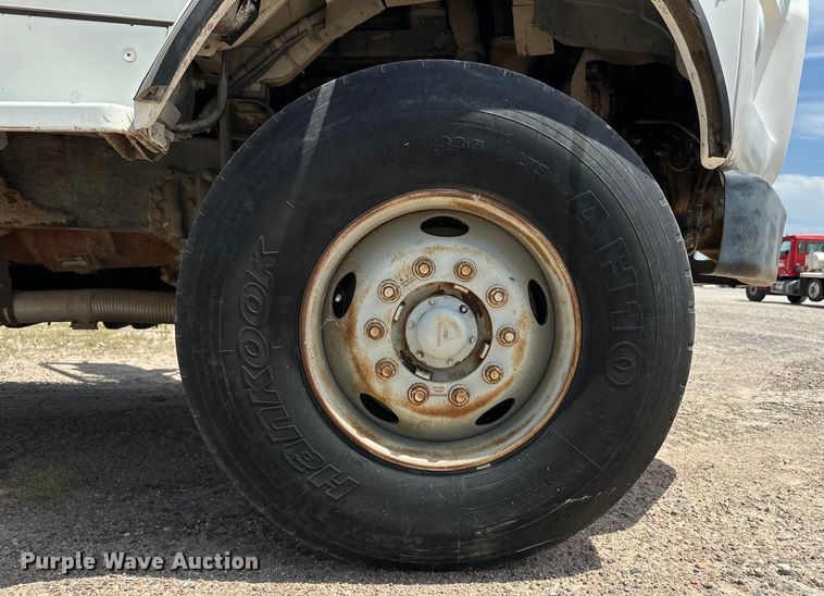 image for item OM9539 1995 Ford L9000 dump truck