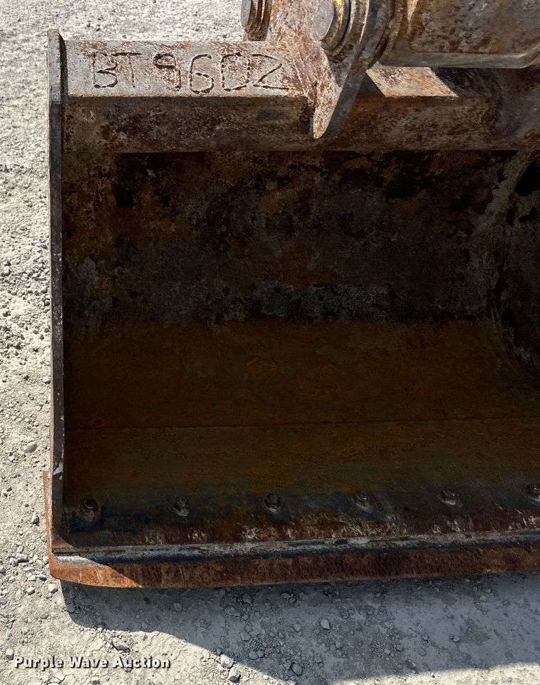 image for item OM9542 2009 Komatsu PC138USLC-8 excavator