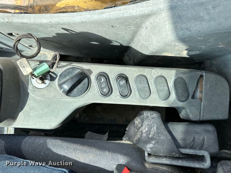 image for item OM9542 2009 Komatsu PC138USLC-8 excavator