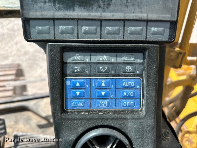 image for item OM9542 2009 Komatsu PC138USLC-8 excavator