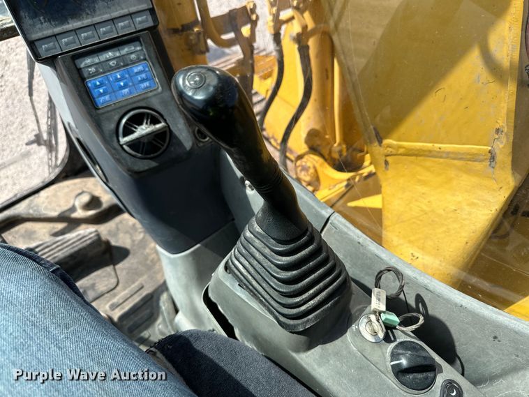 image for item OM9542 2009 Komatsu PC138USLC-8 excavator