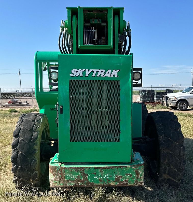 image for item OM9563 2013 JLG SkyTrack 8042 telehandler