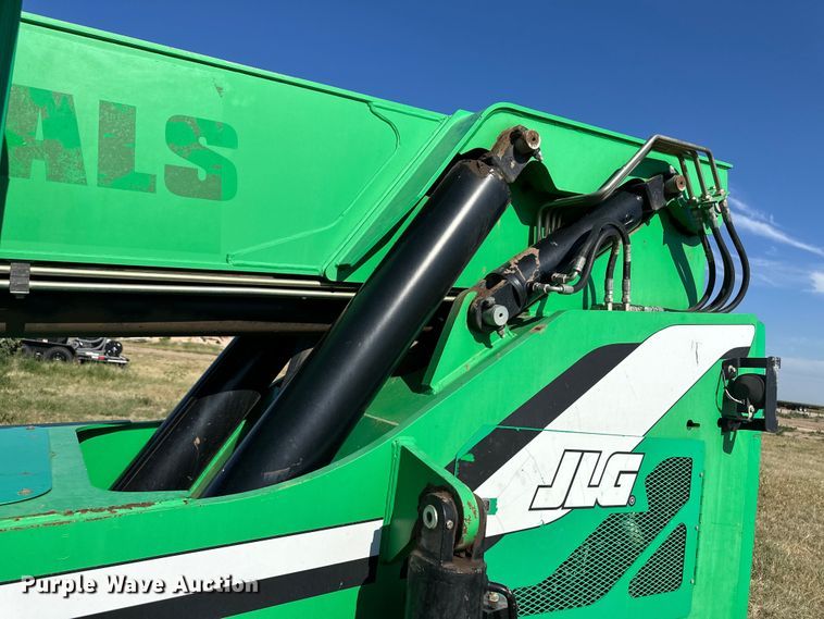 image for item OM9563 2013 JLG SkyTrack 8042 telehandler