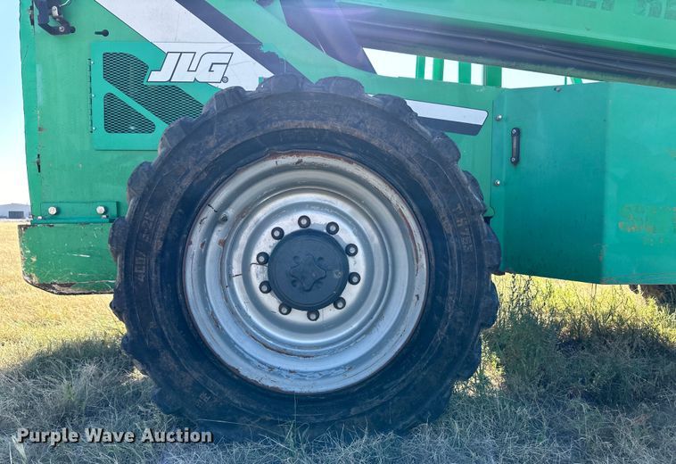 image for item OM9563 2013 JLG SkyTrack 8042 telehandler