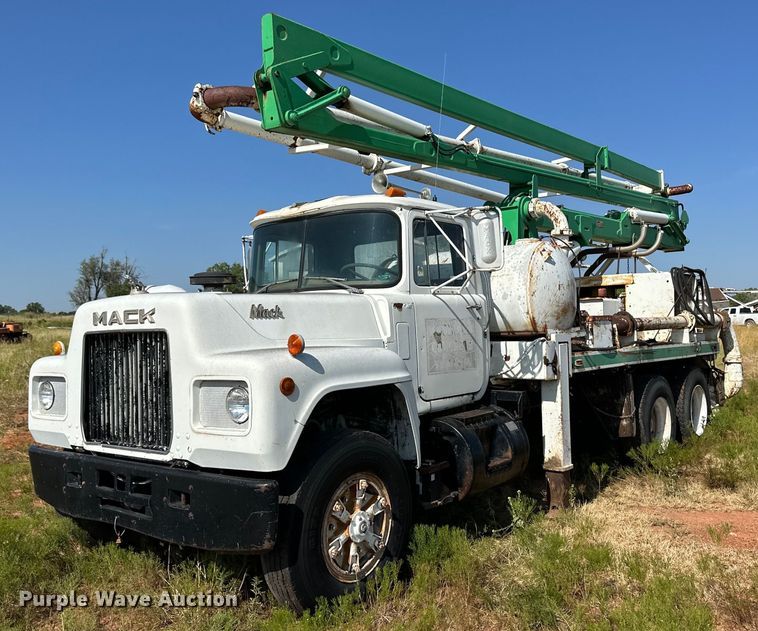image for item OM9572 1979 Mack concrete pump truck