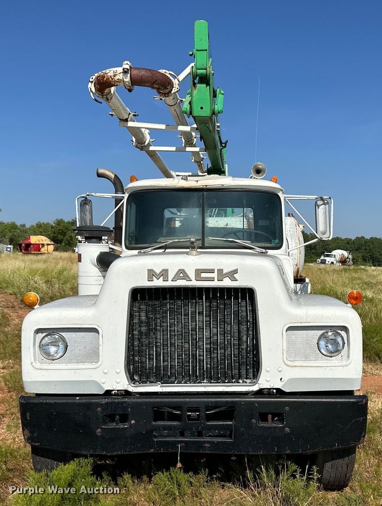 image for item OM9572 1979 Mack concrete pump truck