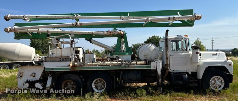 image for item OM9572 1979 Mack concrete pump truck