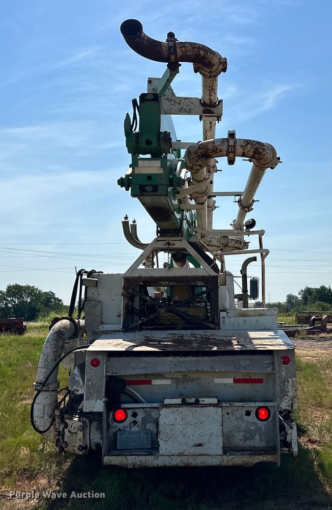 image for item OM9572 1979 Mack concrete pump truck