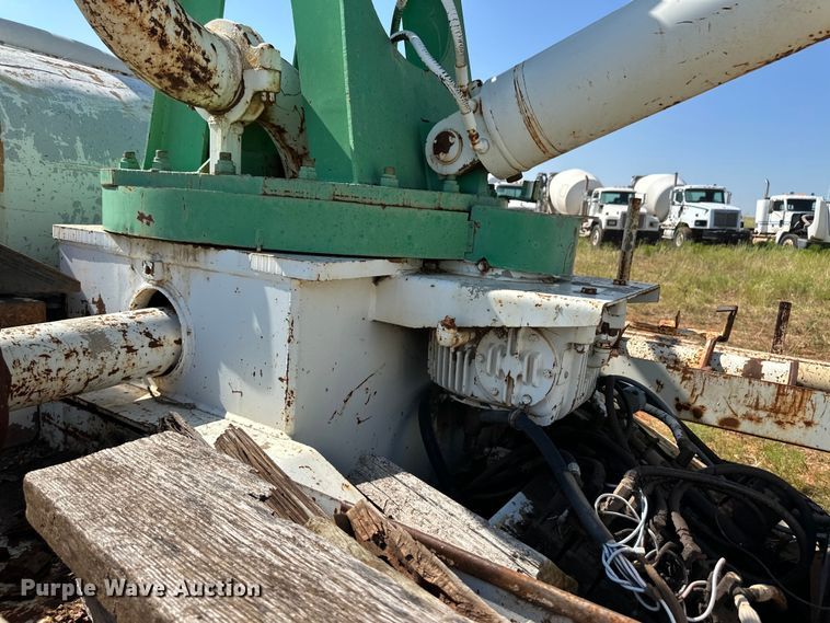 image for item OM9572 1979 Mack concrete pump truck