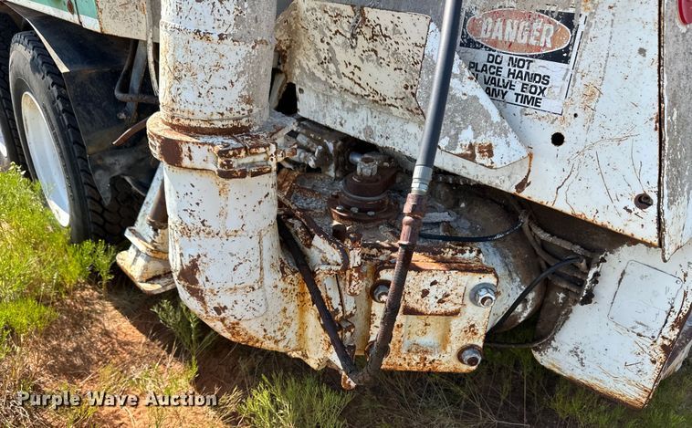 image for item OM9572 1979 Mack concrete pump truck