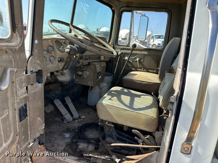 image for item OM9572 1979 Mack concrete pump truck