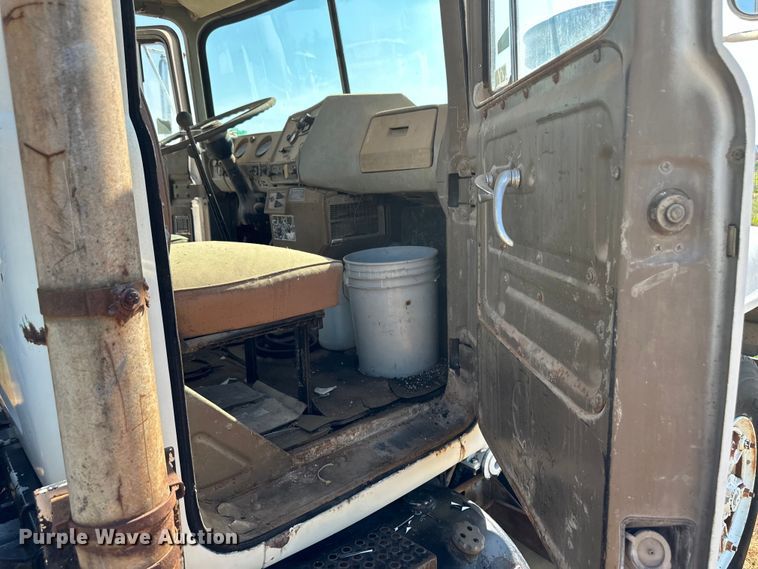 image for item OM9572 1979 Mack concrete pump truck