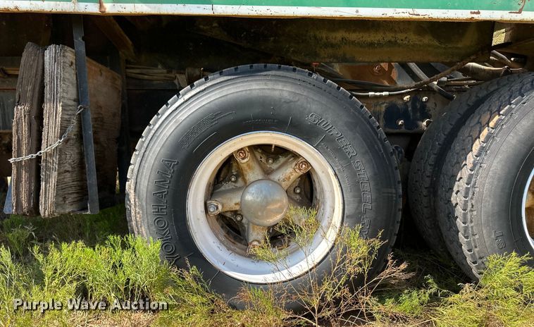 image for item OM9572 1979 Mack concrete pump truck