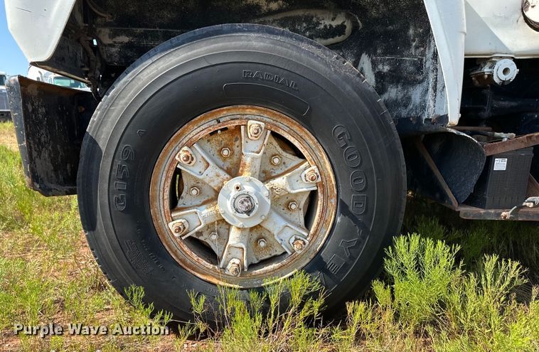 image for item OM9572 1979 Mack concrete pump truck