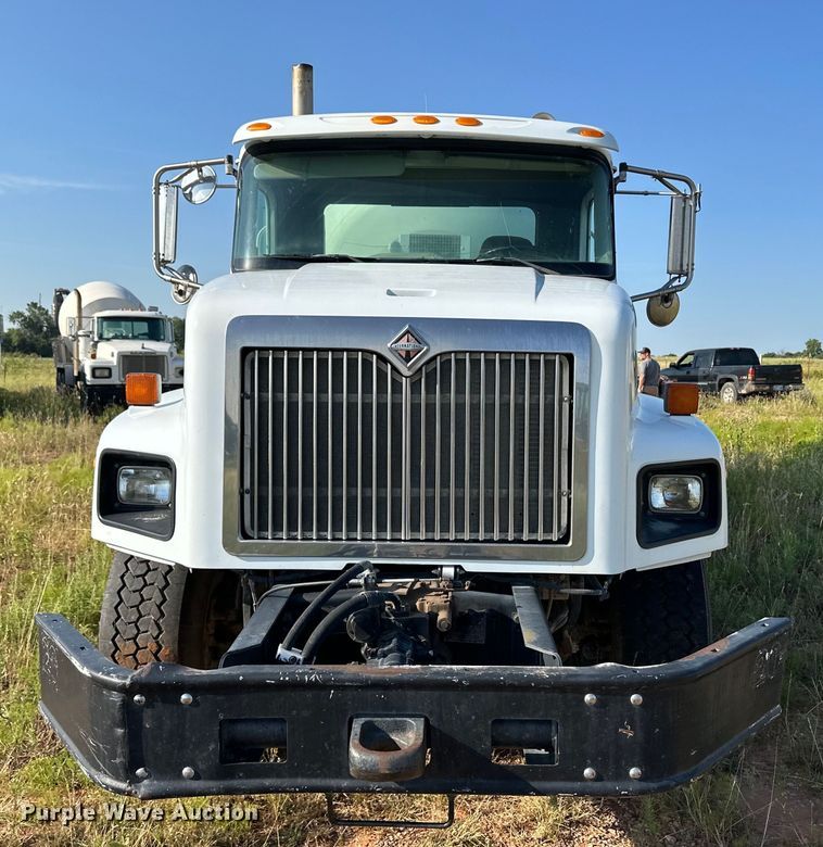 image for item OM9575 2002 International 5600i ready mix truck