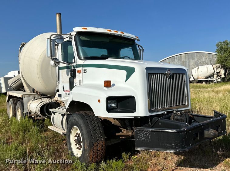 image for item OM9575 2002 International 5600i ready mix truck