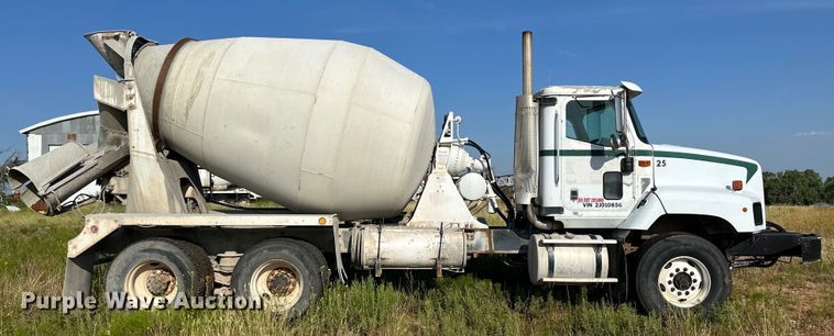 image for item OM9575 2002 International 5600i ready mix truck