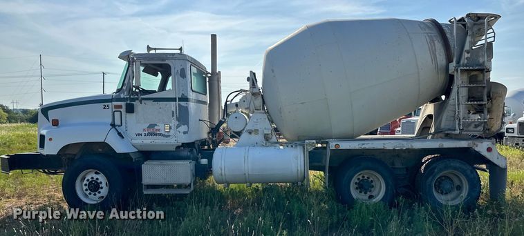 image for item OM9575 2002 International 5600i ready mix truck