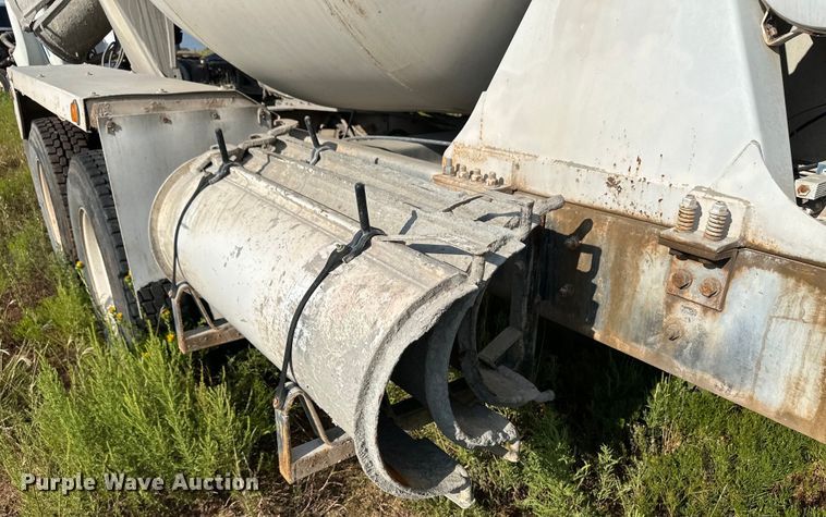 image for item OM9575 2002 International 5600i ready mix truck