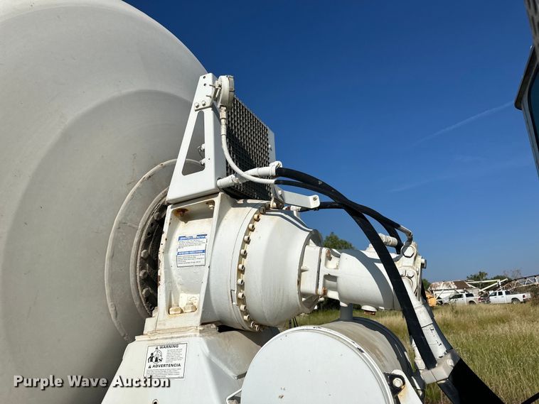 image for item OM9575 2002 International 5600i ready mix truck