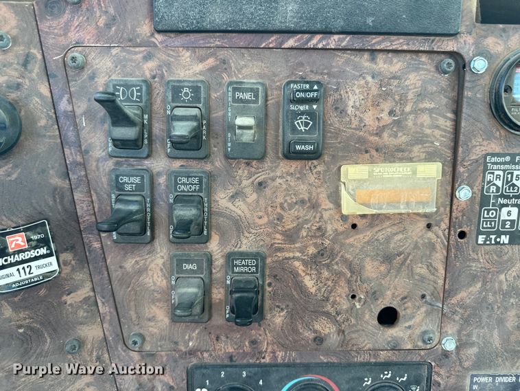 image for item OM9575 2002 International 5600i ready mix truck