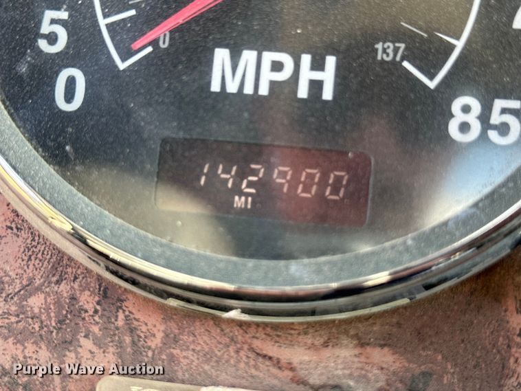 image for item OM9575 2002 International 5600i ready mix truck