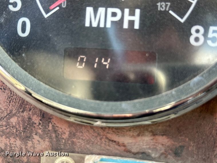 image for item OM9575 2002 International 5600i ready mix truck