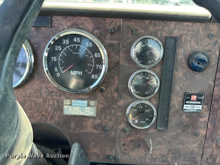 image for item OM9575 2002 International 5600i ready mix truck