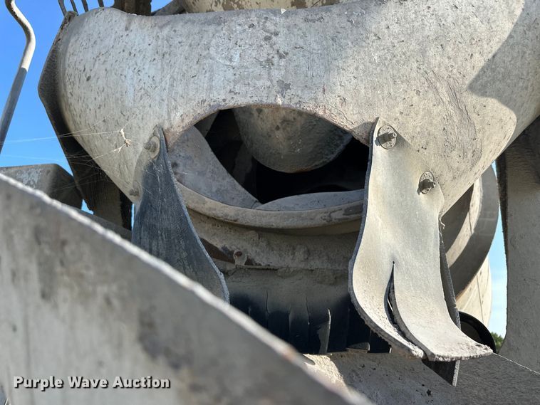 image for item OM9575 2002 International 5600i ready mix truck