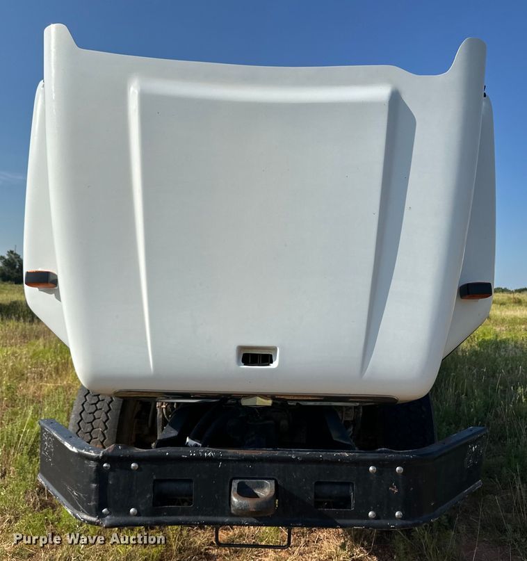 image for item OM9575 2002 International 5600i ready mix truck