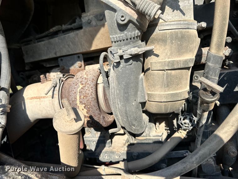 image for item OM9575 2002 International 5600i ready mix truck