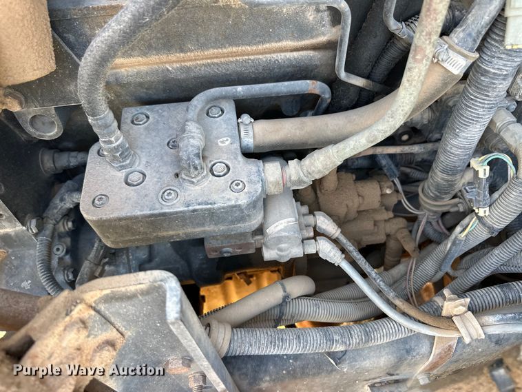 image for item OM9575 2002 International 5600i ready mix truck