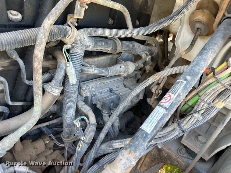 image for item OM9575 2002 International 5600i ready mix truck