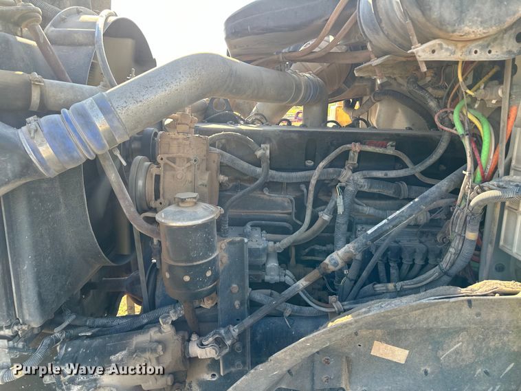 image for item OM9575 2002 International 5600i ready mix truck