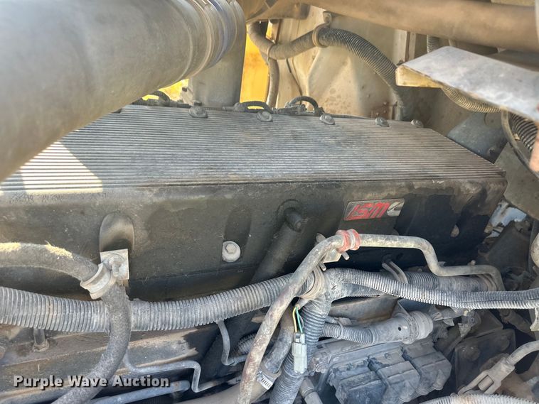 image for item OM9575 2002 International 5600i ready mix truck