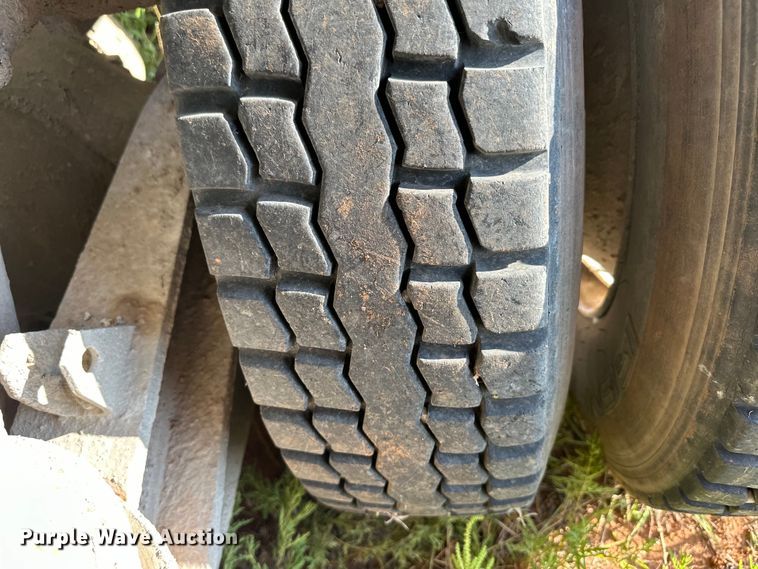 image for item OM9575 2002 International 5600i ready mix truck