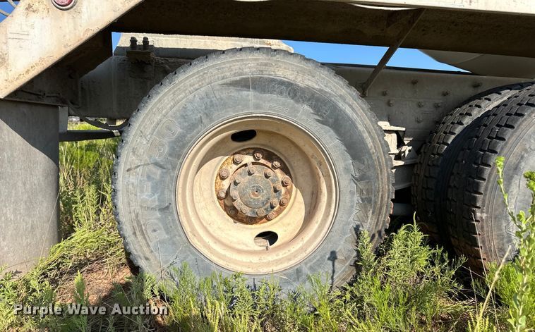 image for item OM9575 2002 International 5600i ready mix truck