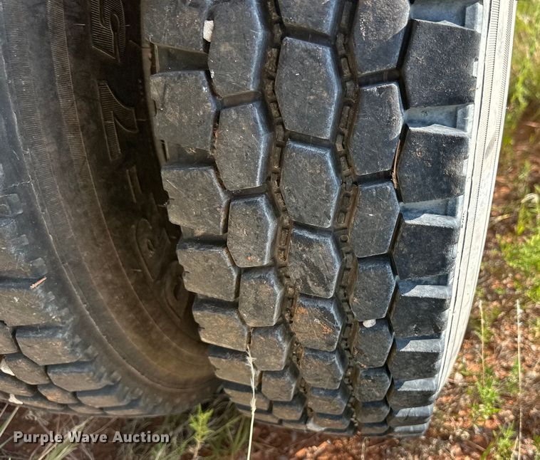 image for item OM9575 2002 International 5600i ready mix truck