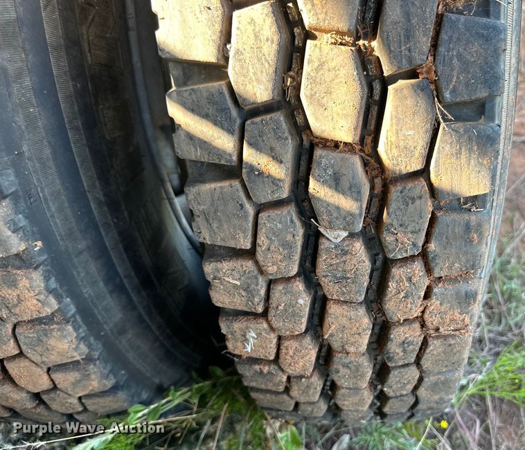 image for item OM9575 2002 International 5600i ready mix truck