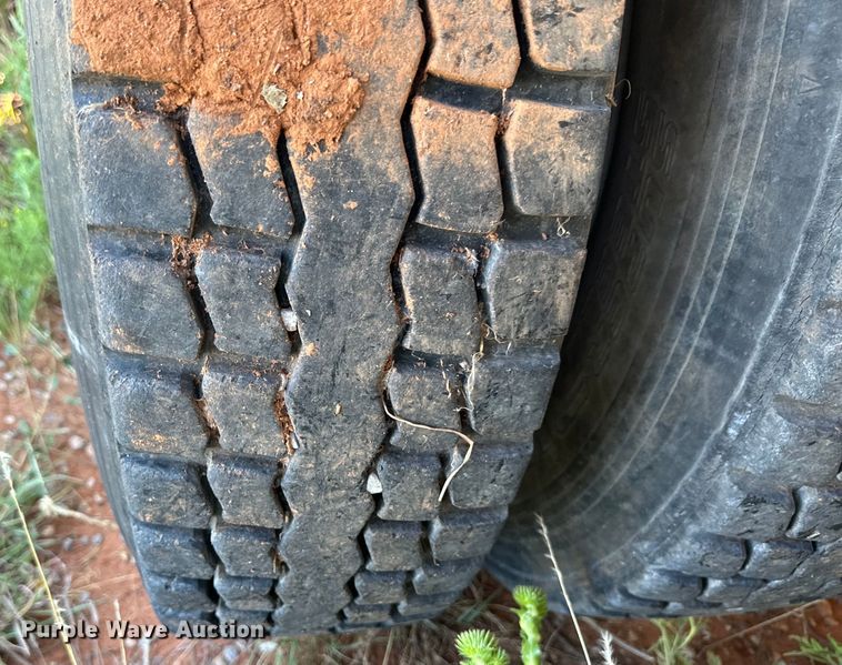 image for item OM9575 2002 International 5600i ready mix truck