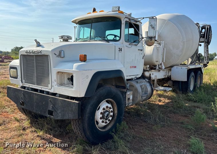 image for item OM9576 1998 Mack RD690S ready mix truck